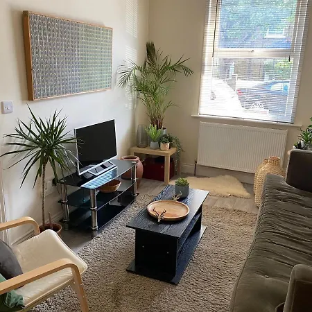 35 Mins To Central London. 3 Bedrooms. 2 Bathrooms With Garden Extérieur photo